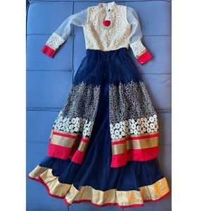 Indian ethnic wear age : 5-7 barely worn couple times